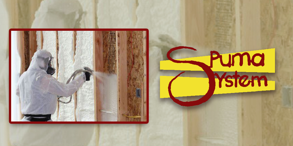 Es una imagen dónde puede verse un aplicador de poliuretano rellenando una pared de madera con aislamiento de espuma de poliuretano y a la derecha se ve el logotipo de una compañía llamada SpumaSystem, de aislamiento de poliuretano en Sevilla